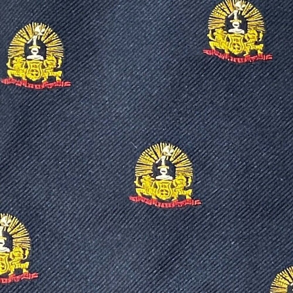 Vintage Wm. Chelsea Ltd. Silk Tie With Medallion Emblem Pattern - Picture 2 of 6